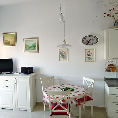 Annamaria Apartment Pula Bagian luar foto
